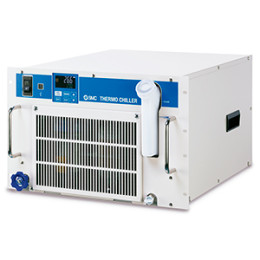 Термочиллер, хладагент с низким ПГП / Монтаж в стойке – HRRF
