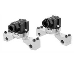 D-G39C/K39C, Электронный датчик положения, монтаж на шпильке, терминальная коробка
