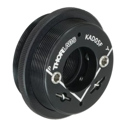 KAD05F - Кинематический адаптер с резьбой SM1, для оптики: Ø1/2”, регулировка угла наклона элемента в вертикальной и горизонтальной плоскостях, Thorlabs
